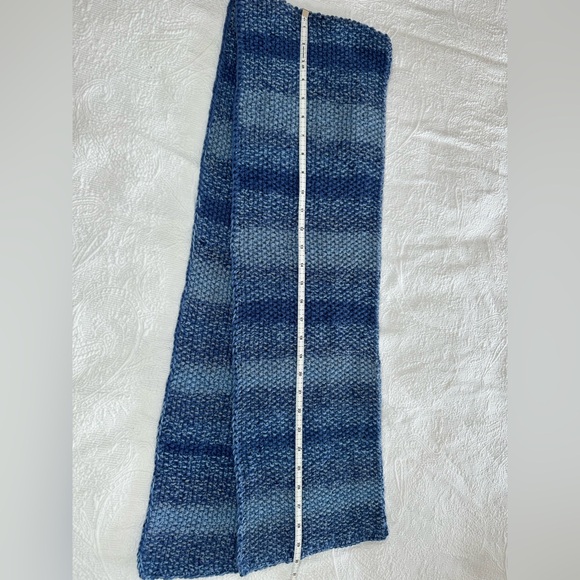 Handmade Wool Scarf - Picture 4 of 5